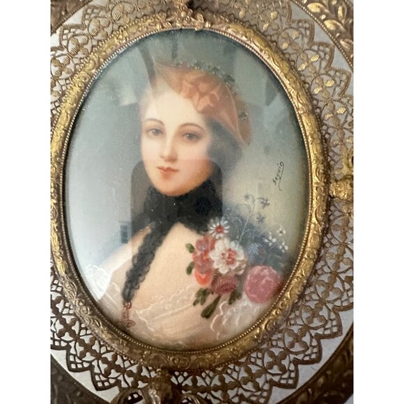 Antique hand painted woman's portrait in gold gilt filigree oval frame - Picture 2 of 10